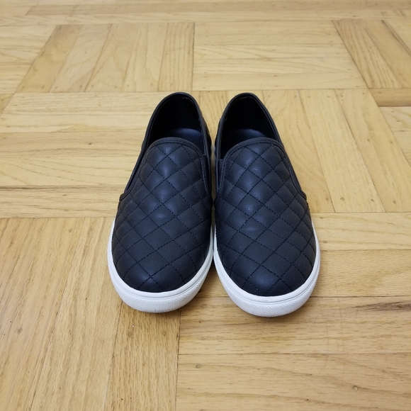 Steve Madden Quilted Ecentrcq Sneaker - Picture 4 of 6